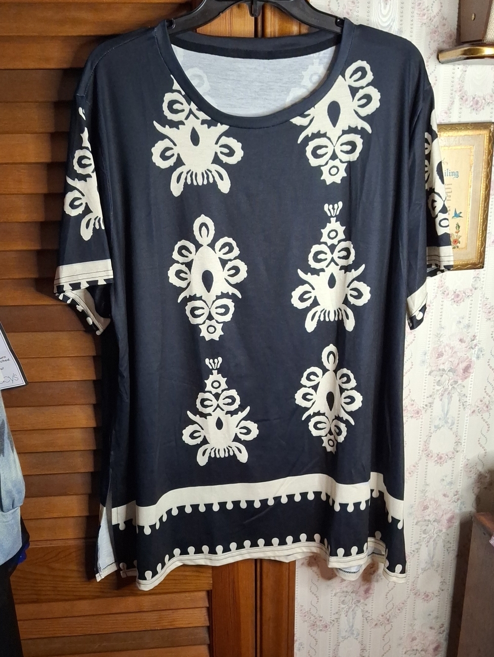 Black and Cream Women’s Short Sleeve Tunic Top NWOT
